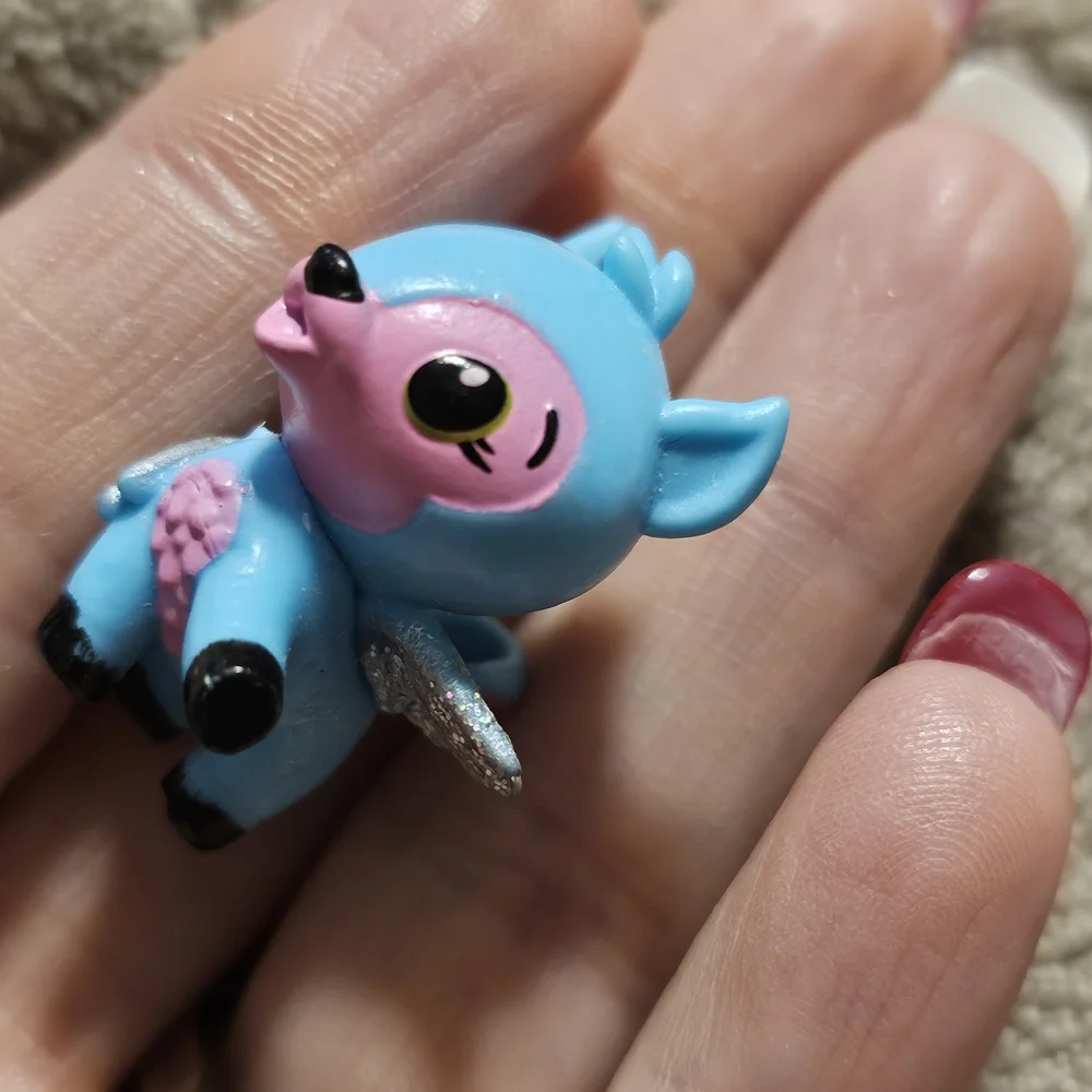Hatchimals CollEGGtibles Season 1 Blue Deeraloo figure